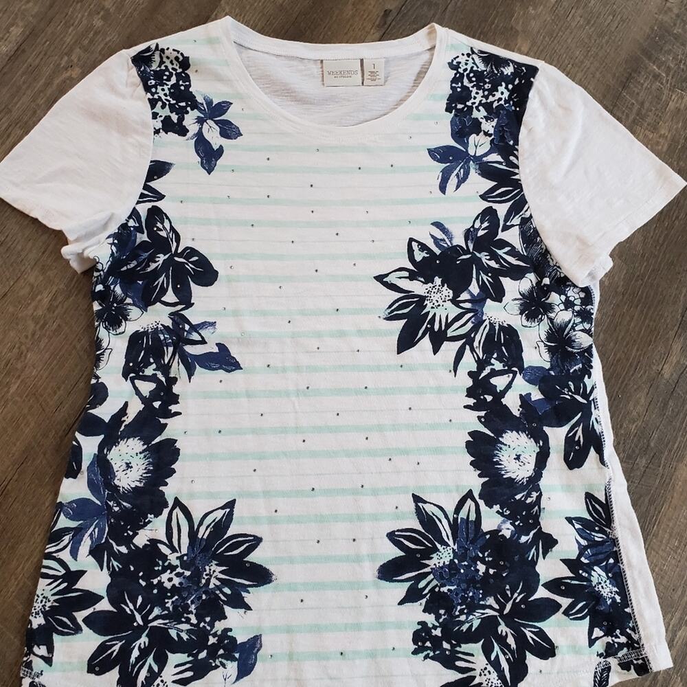 Chico's blue floral short sleeved top Size 1